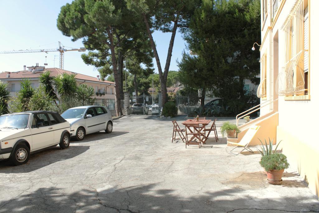 Pino Marittimo Bed and Breakfast Civitanova Marche Buitenkant foto