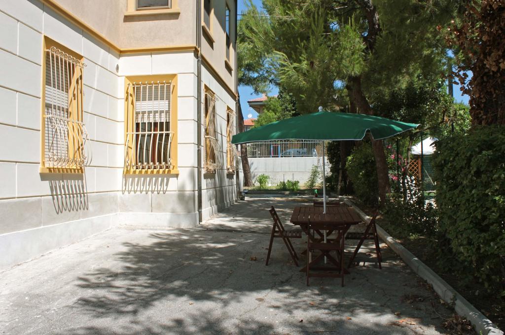 Pino Marittimo Bed and Breakfast Civitanova Marche Buitenkant foto