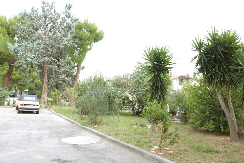 Pino Marittimo Bed and Breakfast Civitanova Marche Buitenkant foto